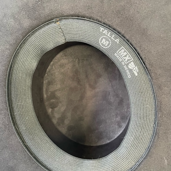 Custom black flat brim hat - Picture 2 of 4